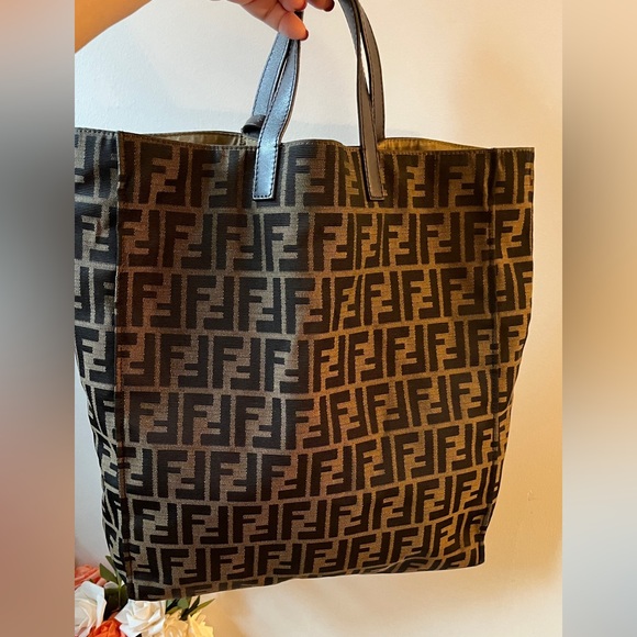 Authentic Fendi tote sac de plat bag like new - Picture 6 of 12